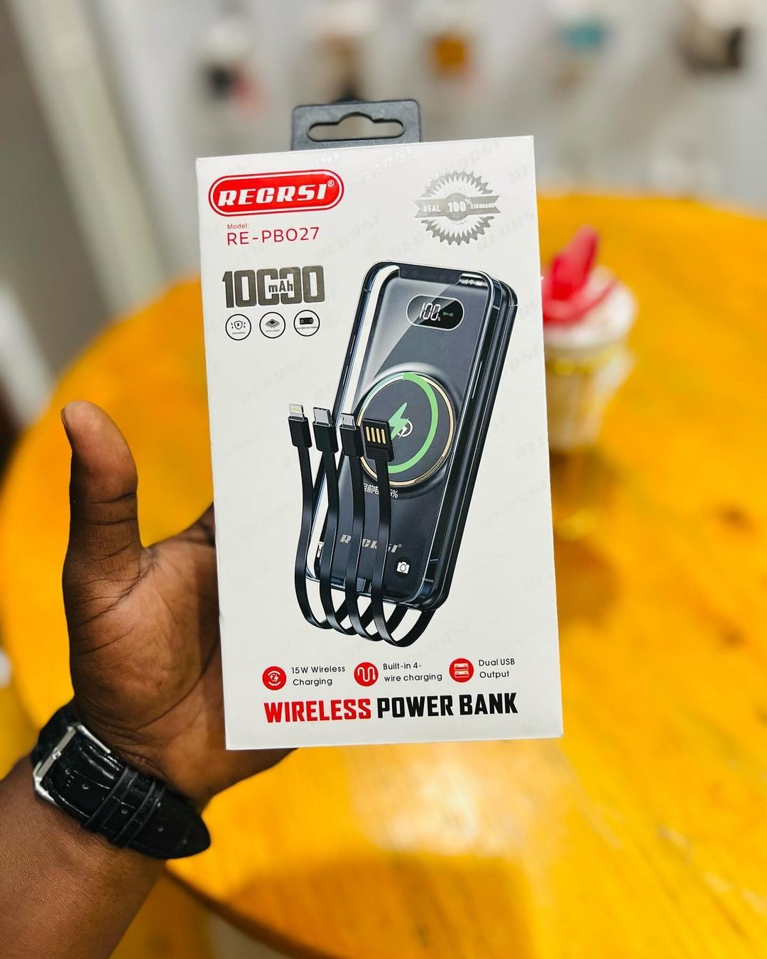 10,000mAh Wireless Power Bank - Portable Fast Charging Solution % 10,000mAh Wireless Power Bank - Portable Fast Charging Solution