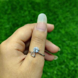 Adjustable Spinning Heartstone Ring - Elegant and Unique Design