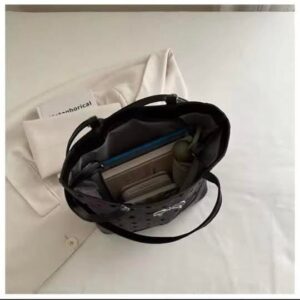 Chic Women's Handbag - Elegant and Versatile Fashion Accessory