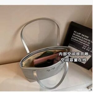 Chic Women's Handbag - Elegant Design for Every Occasion