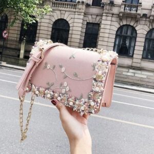 Chic Women's Handbag - Elegant Design for Everyday Use