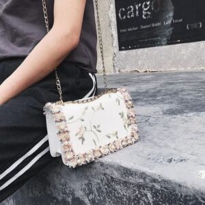 Chic Women's Handbag - Elegant Design for Everyday Use