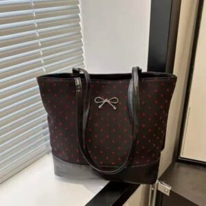 Chic Women's Handbag - Elegant Design for Everyday Use