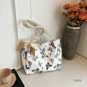 Chic Women's Handbag - Elegant Design for Fashion-Forward Style