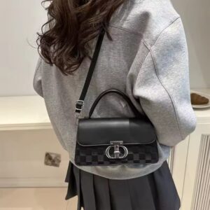 Chic Women's Handbag - Trendy Design for Everyday Elegance