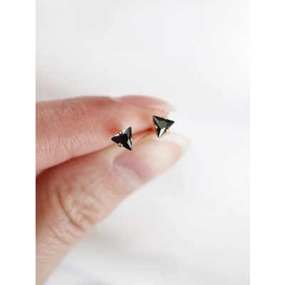 Elegant Black Nose Pin with Dainty Crystal Triangle Earrings Set % Elegant Black Nose Pin with Dainty Crystal Triangle Earrings Set