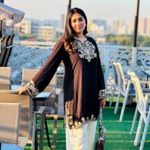 Elegant Black Two-Piece Set - Stylish and Versatile Outfit for Any Occasion