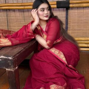 Elegant Checkered Saree with Coordinated Running Blouse Set