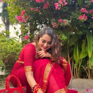 Elegant Checkered Saree with Coordinating Blouse Piece – Premium Quality
