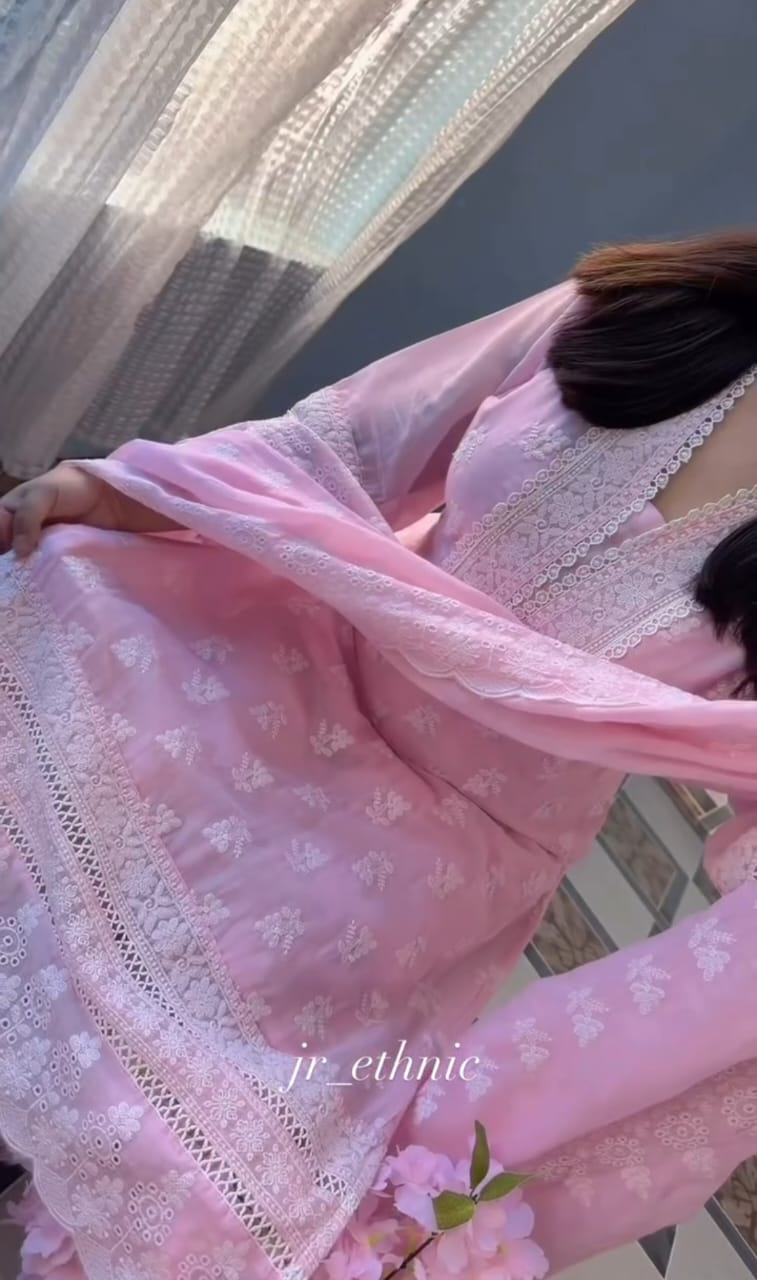 Elegant Embroidered Three-Piece Set for Eid Celebrations % Elegant Embroidered Three-Piece Set for Eid Celebrations