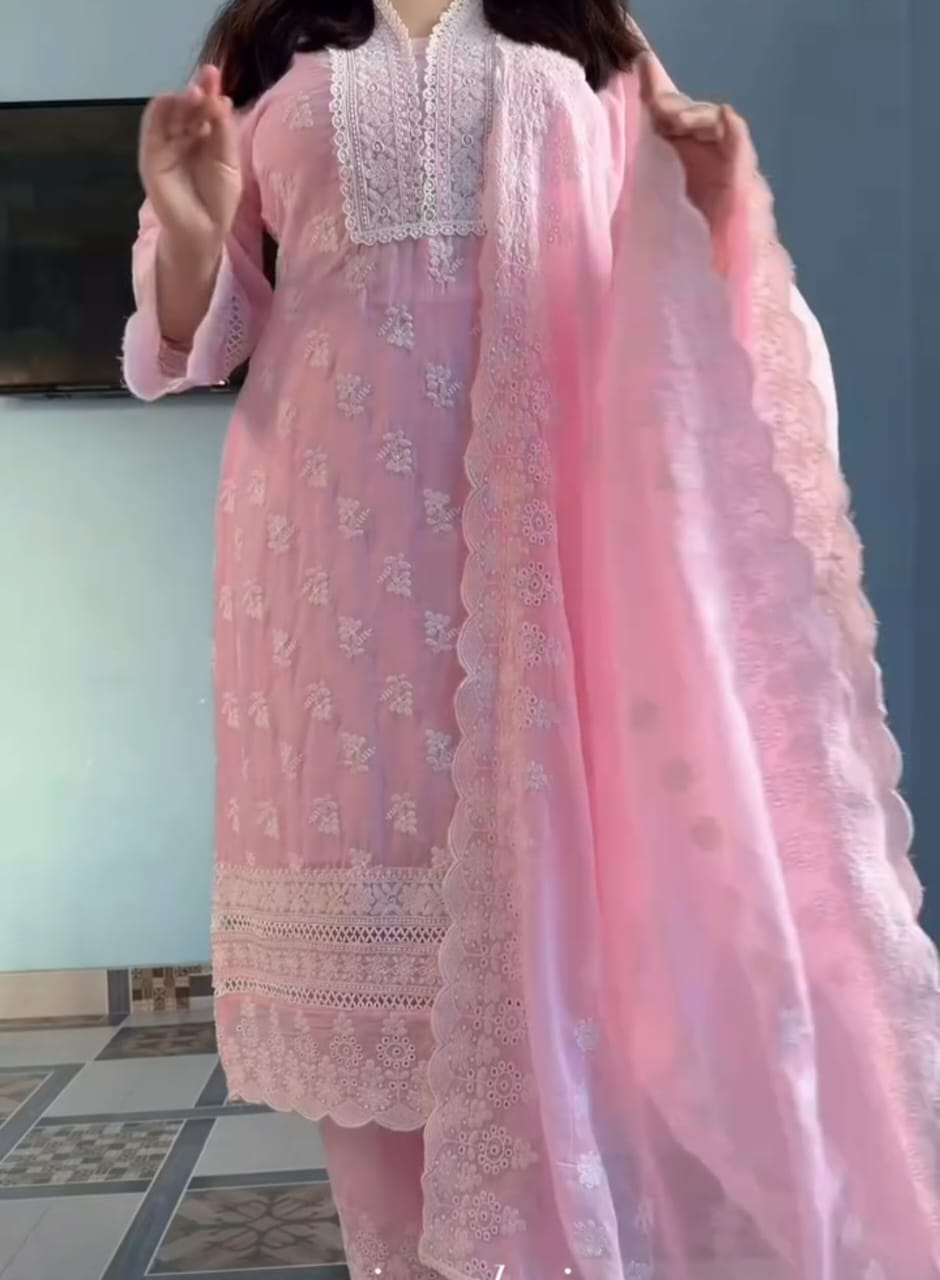 Elegant Embroidered Three-Piece Set for Eid Celebrations % Elegant Embroidered Three-Piece Set for Eid Celebrations
