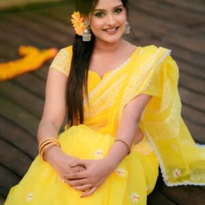 Elegant Half Silk Saree with Intricate Lace Detailing for Timeless Style