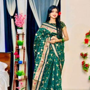 Elegant Jamdani Saree – Handwoven Tradition for Modern Elegance