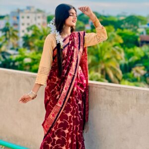 Elegant Jamdani Saree - Handwoven Traditional Indian Textile for Timeless Style