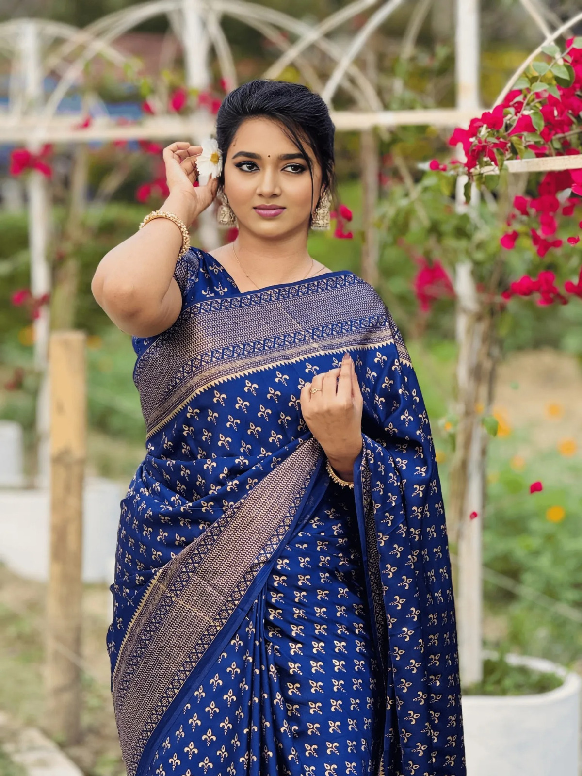 Elegant Japanese Silk Saree with Blouse Piece - Premium Quality Attire % Elegant Japanese Silk Saree with Blouse Piece - Premium Quality Attire