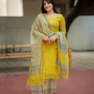 Elegant Three-Piece Ready-Made Set for Effortless Style and Comfort