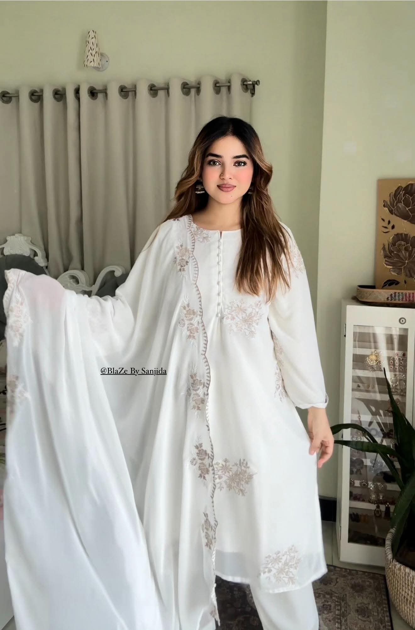 Elegant Three-Piece Sada Bahar Set - Stylish and Versatile Outfit % Elegant Three-Piece Sada Bahar Set - Stylish and Versatile Outfit