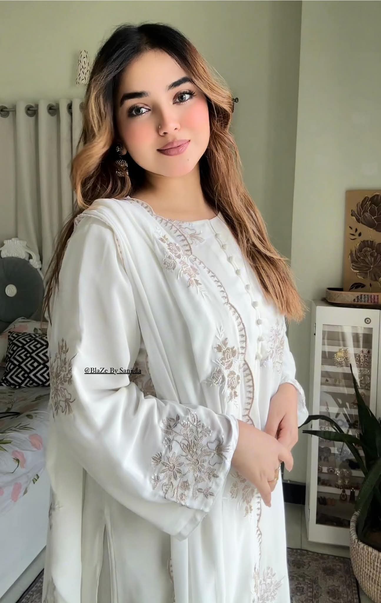 Elegant Three-Piece Sada Bahar Set - Stylish and Versatile Outfit % Elegant Three-Piece Sada Bahar Set - Stylish and Versatile Outfit