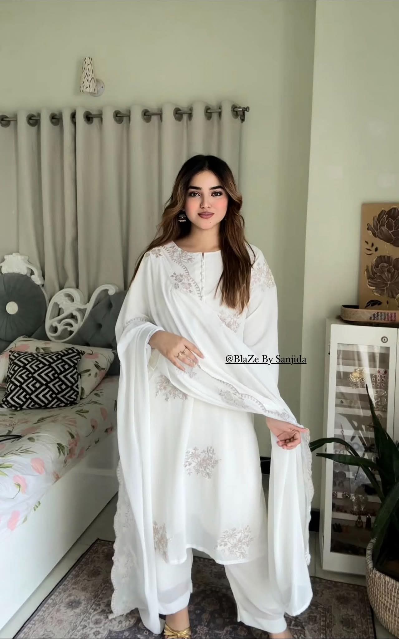 Elegant Three-Piece Sada Bahar Set - Stylish and Versatile Outfit % Elegant Three-Piece Sada Bahar Set - Stylish and Versatile Outfit