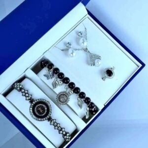 Elegant Women's Watch Set - Stylish Timepiece Duo for Any Occasion