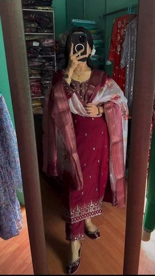 Embroidered Cotton Three-Piece Set for Effortless Style and Comfort % Embroidered Cotton Three-Piece Set for Effortless Style and Comfort