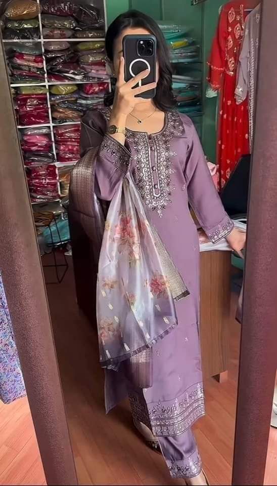 Embroidered Cotton Three-Piece Set for Effortless Style and Comfort % Embroidered Cotton Three-Piece Set for Effortless Style and Comfort
