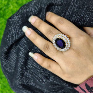 Emerald Crown Ring - Elegant Royal Style with Sparkling Gemstone