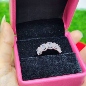 Eternal Vintage Oval Crystal Ring - Timeless Elegance for Every Occasion