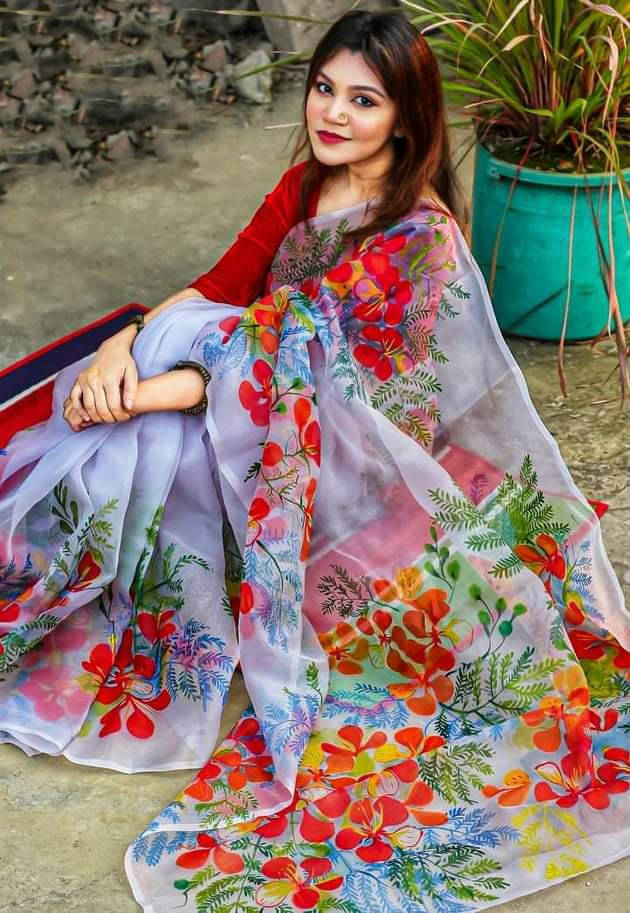 Hand-Printed Half Silk Saree with Exquisite Wool Embroidery % Hand-Printed Half Silk Saree with Exquisite Wool Embroidery