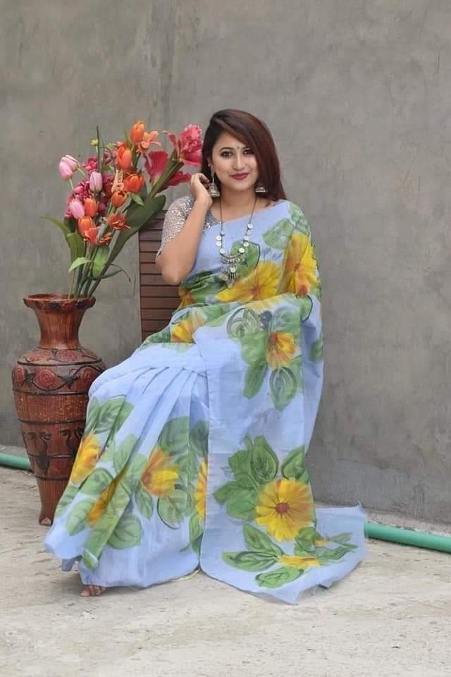Handcrafted Half-Silk Saree with Artistic Hand-Printed Design % Handcrafted Half-Silk Saree with Artistic Hand-Printed Design