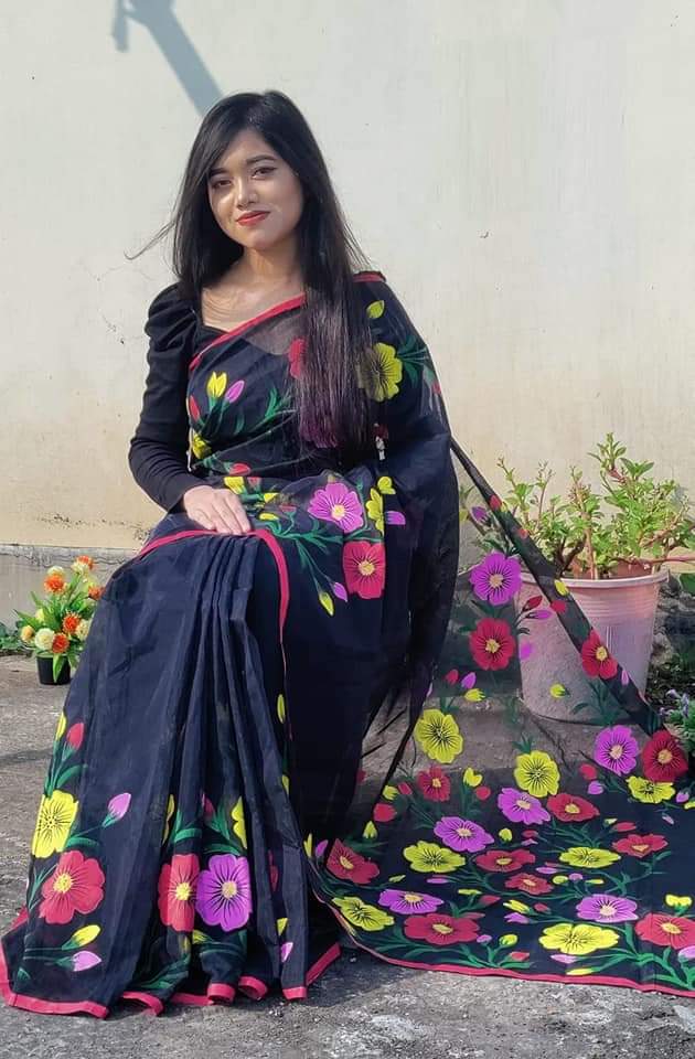 Handcrafted Half-Silk Saree with Artistic Printed Cotton Detailing % Handcrafted Half-Silk Saree with Artistic Printed Cotton Detailing