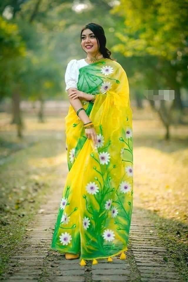 Handcrafted Half-Silk Saree with Artistic Printed Cotton Detailing % Handcrafted Half-Silk Saree with Artistic Printed Cotton Detailing