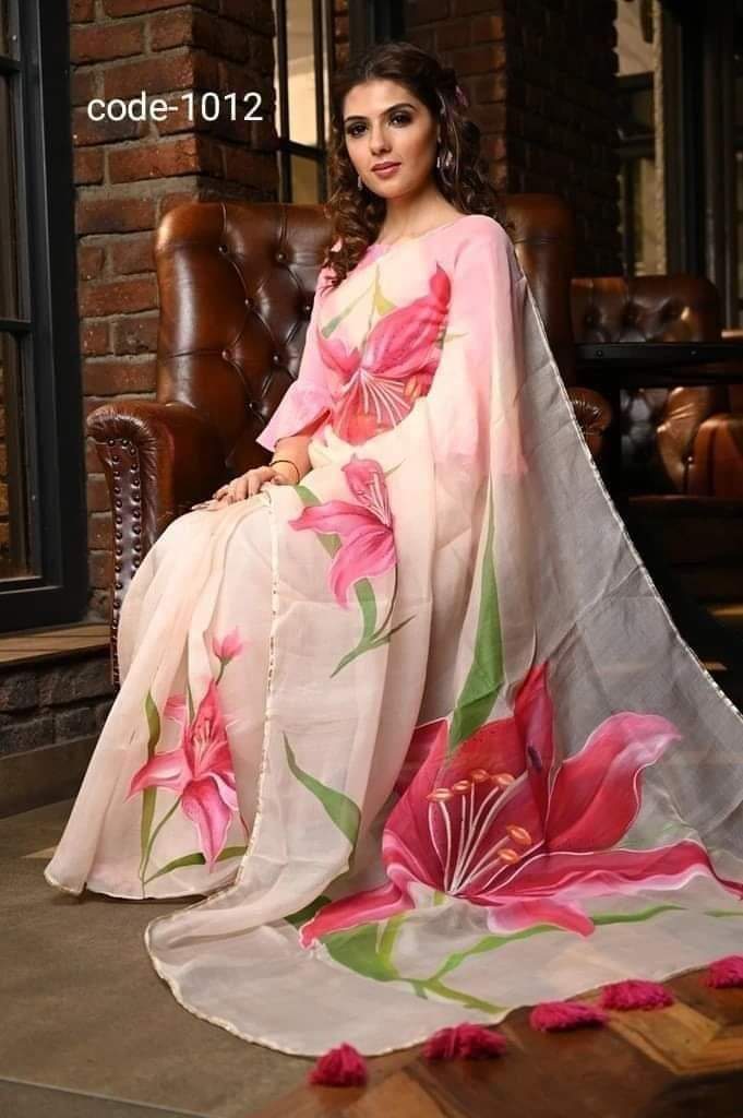 Handcrafted Half-Silk Saree with Artistic Printed Cotton Detailing % Handcrafted Half-Silk Saree with Artistic Printed Cotton Detailing
