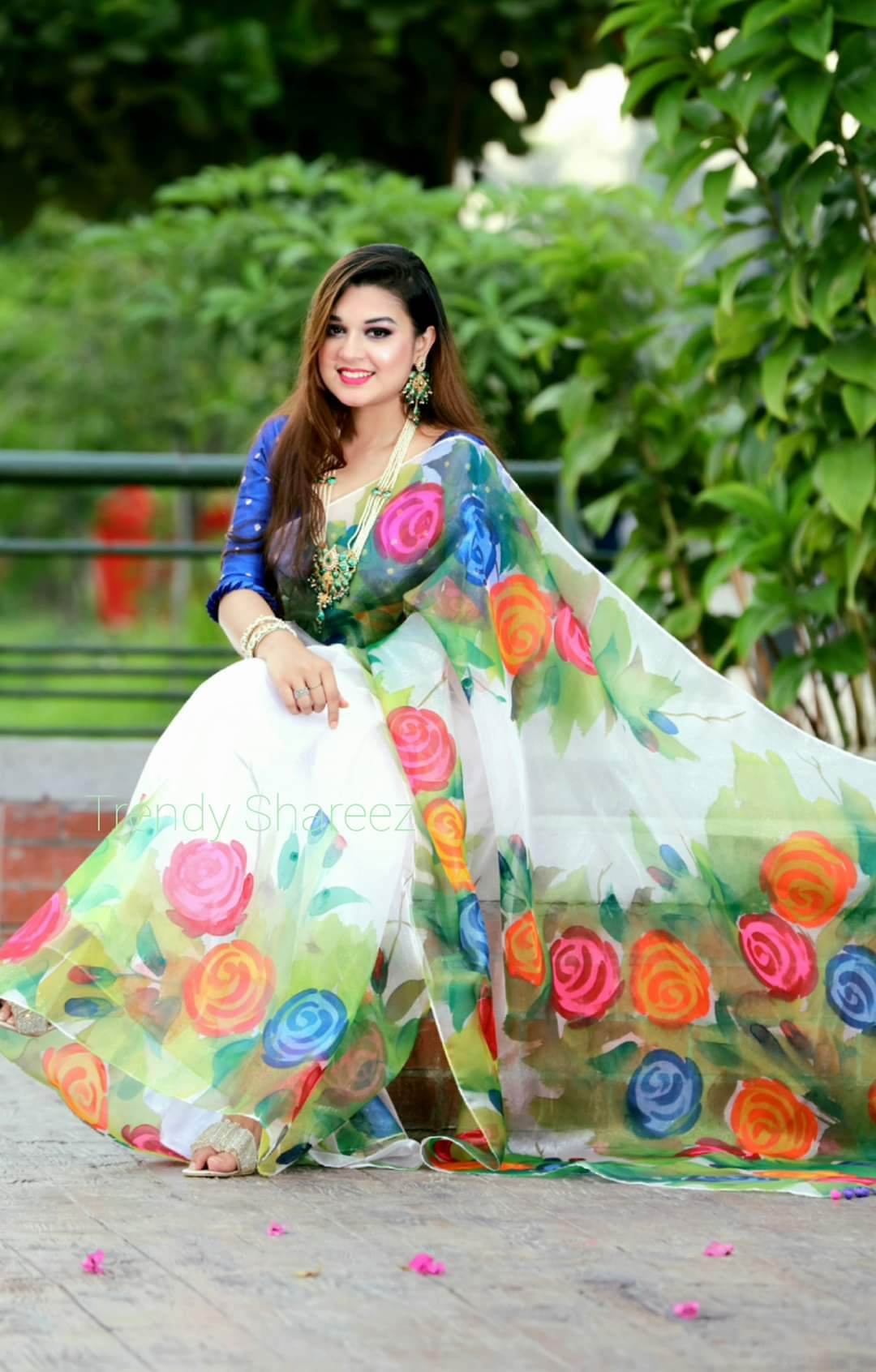 Handcrafted Half-Silk Saree with Artistic Printed Cotton Details % Handcrafted Half-Silk Saree with Artistic Printed Cotton Details