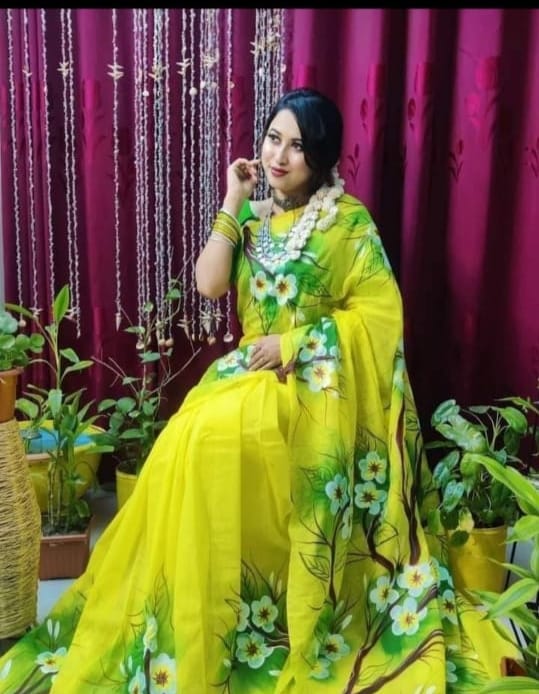 Handcrafted Half Silk Saree with Elegant Printed Cotton Detailing % Handcrafted Half Silk Saree with Elegant Printed Cotton Detailing