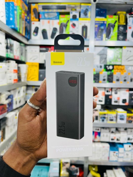 High-Capacity 20000mAh Metal Power Bank with 22.5W Quick Charge and Digital Display % High-Capacity 20000mAh Metal Power Bank with 22.5W Quick Charge and Digital Display