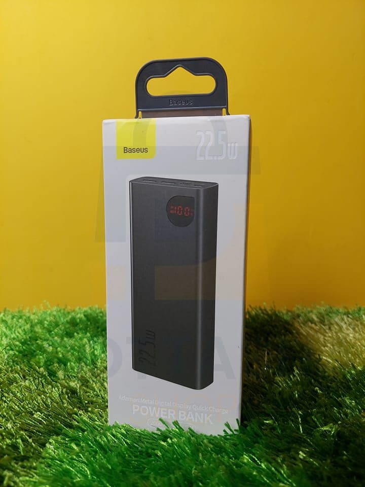 High-Capacity 20000mAh Metal Power Bank with 22.5W Quick Charge and Digital Display % High-Capacity 20000mAh Metal Power Bank with 22.5W Quick Charge and Digital Display