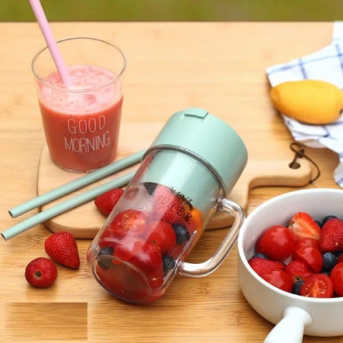 High-Performance Portable Juicer and Crusher for Fresh Juice on the Go % High-Performance Portable Juicer and Crusher for Fresh Juice on the Go