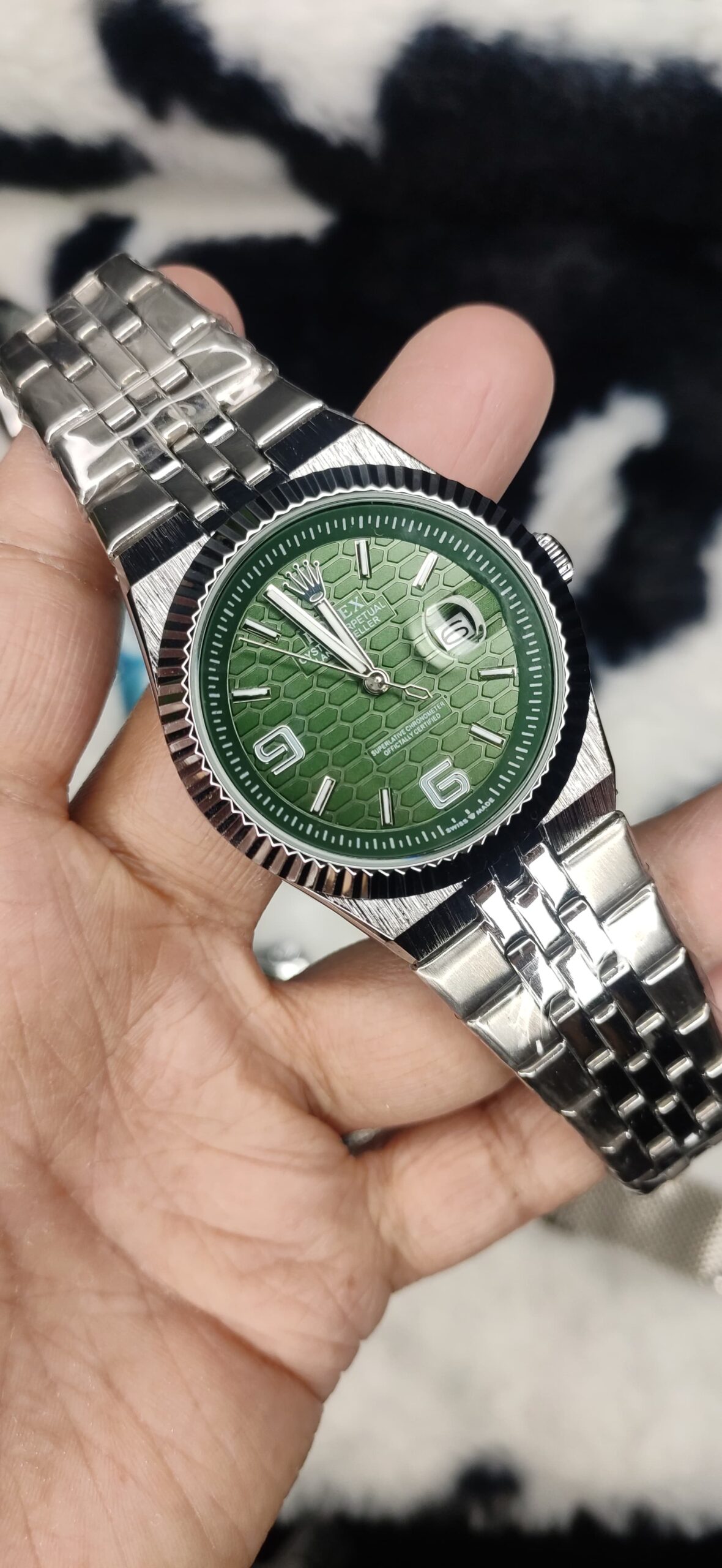 Men's Fashionable Watch - Sleek Design & Premium Quality Timepiece % Men's Fashionable Watch - Sleek Design & Premium Quality Timepiece