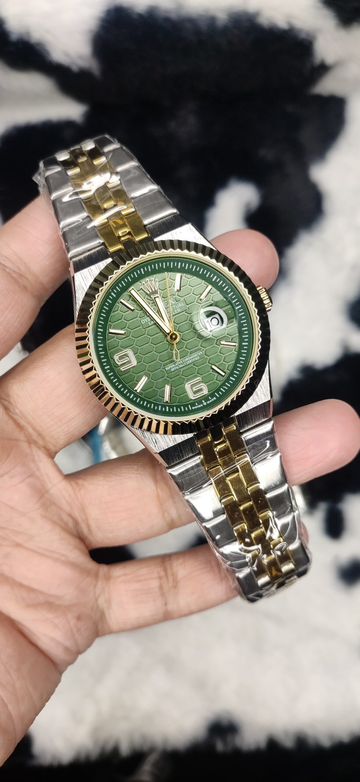 Men's Fashionable Watch - Sleek Design & Premium Quality Timepiece % Men's Fashionable Watch - Sleek Design & Premium Quality Timepiece