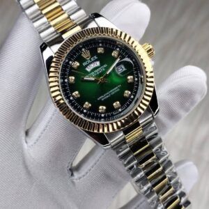 Men's Gold Quartz Watch - Elegant Timepiece for Stylish Wear