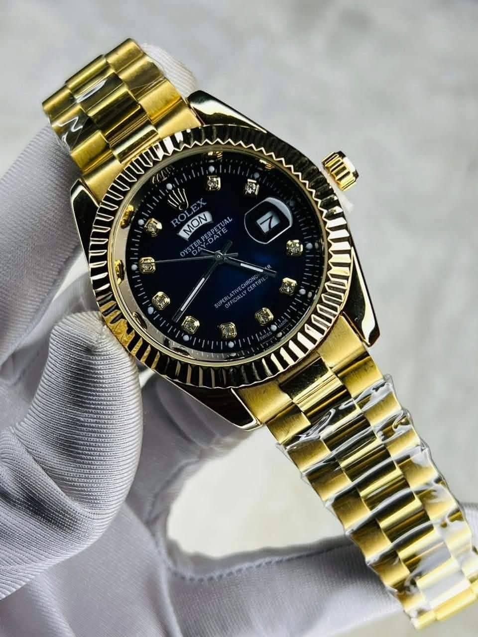 Men's Gold Quartz Watch - Elegant Timepiece with Precision Movement % Men's Gold Quartz Watch - Elegant Timepiece with Precision Movement