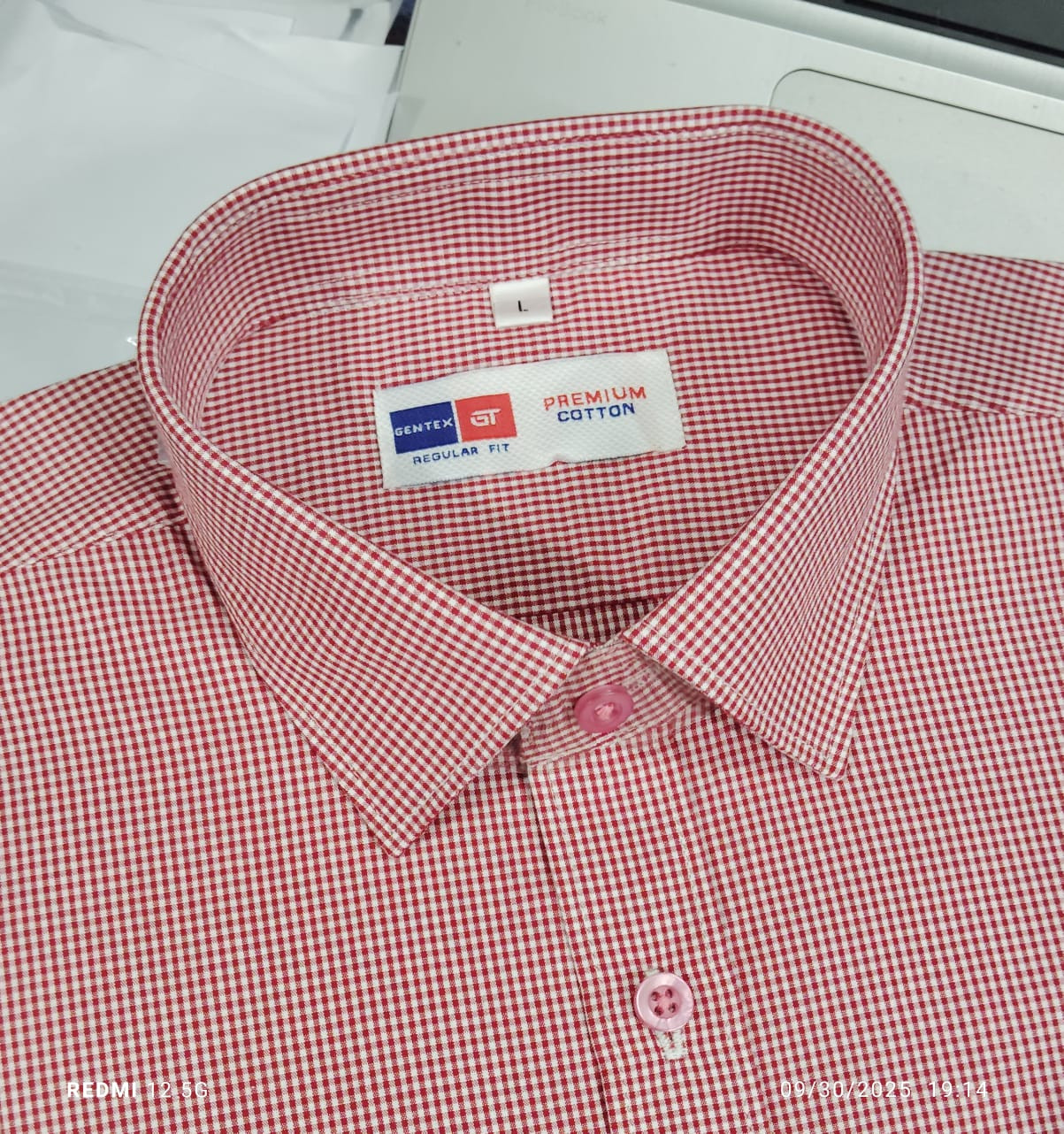 Men's Premium Quality Dress Shirt - Soft Fabric & Tailored Fit % Men's Premium Quality Dress Shirt - Soft Fabric & Tailored Fit