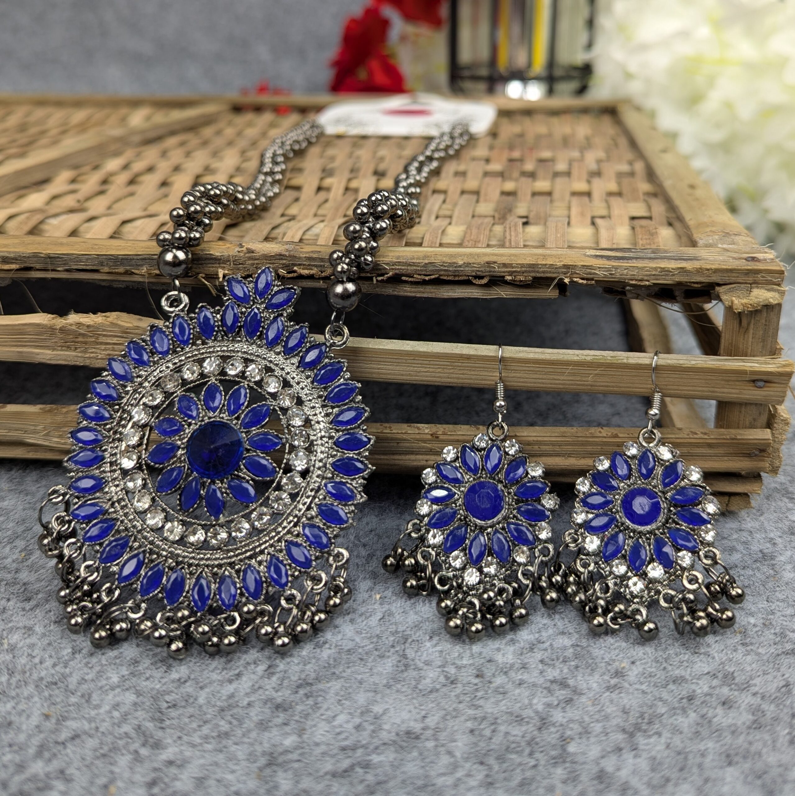 Oxidized Antique Necklace and Earring Set – Elegant Vintage Style % Oxidized Antique Necklace and Earring Set – Elegant Vintage Style