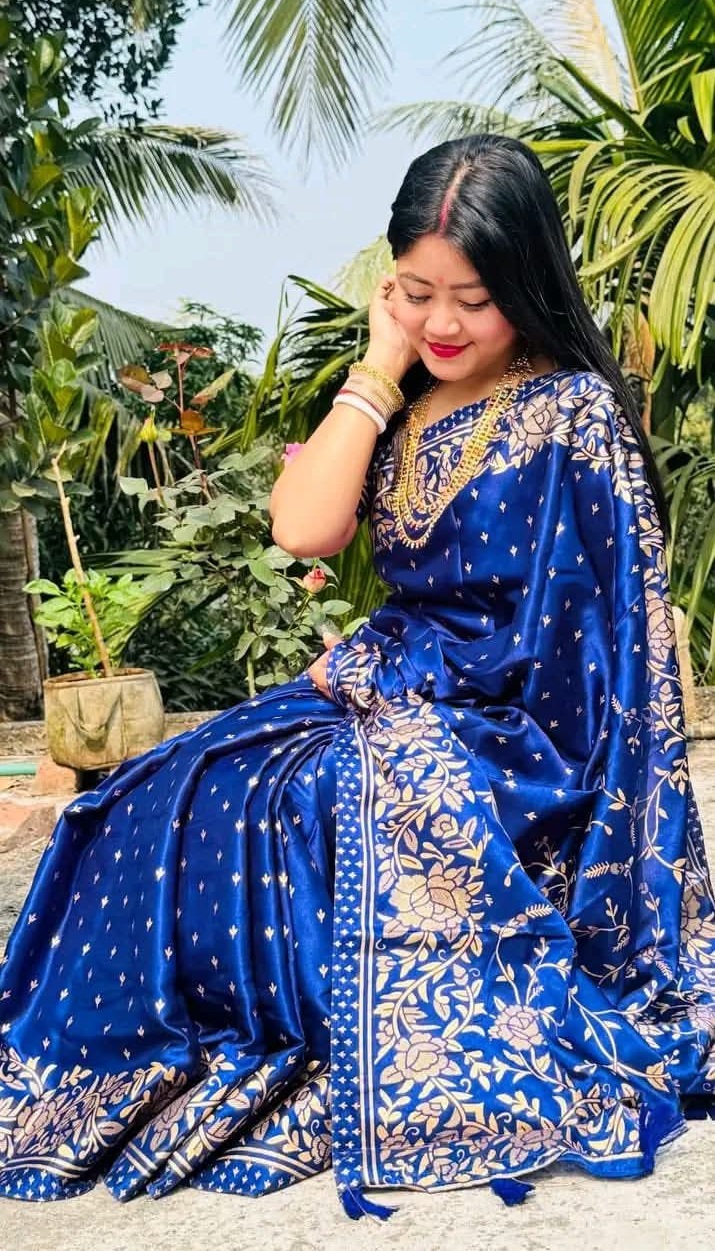 Silk Saree Set with Blouse Piece - Elegant Japanese Style Design % Silk Saree Set with Blouse Piece - Elegant Japanese Style Design