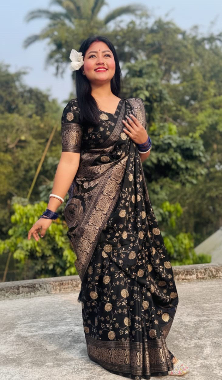 Silk Saree Set with Blouse Piece - Elegant Japanese Style Design % Silk Saree Set with Blouse Piece - Elegant Japanese Style Design