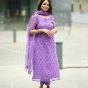 Stylish Three-Piece Outfit for Effortless Elegance and Comfort