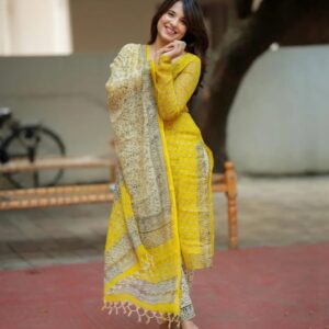 Stylish Three-Piece Ready-Made Set for Effortless Elegance