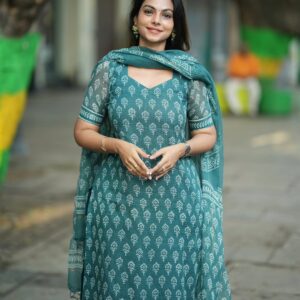 Stylish Three-Piece Ready-Made Set for Effortless Elegance
