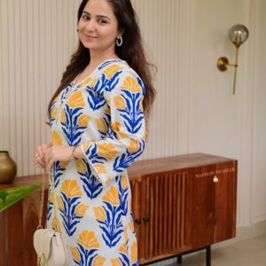 Stylish Two-Piece Kurti Set in Elegant Fabric for Effortless Chic